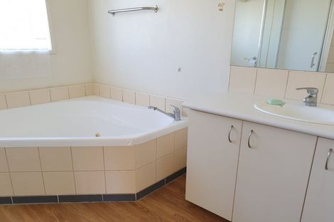 Photo of property in 31f Springs Road, Parakai, 0830