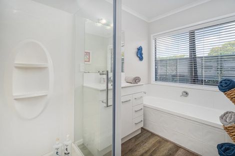 Photo of property in 31 Wells Place, Whitianga, 3510