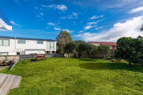 Photo of property in 68 Sylvan Crescent, Te Atatu South, Auckland, 0610