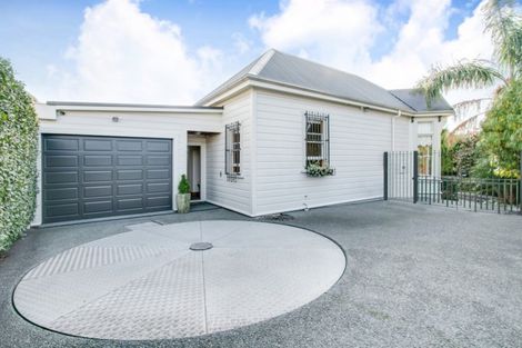 Photo of property in 29 Cameron Road, Bluff Hill, Napier, 4110