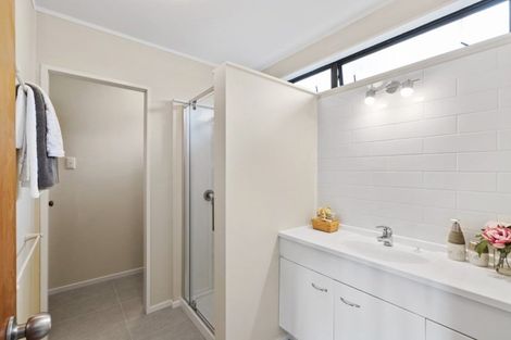 Photo of property in 487a Beach Road, Murrays Bay, Auckland, 0630