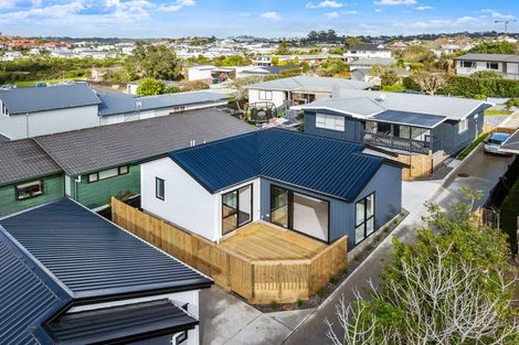 Photo of property in 19b Red Beach Road, Red Beach, 0932