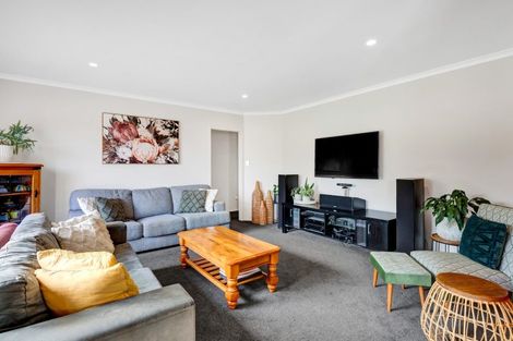 Photo of property in 19 Ashmore Drive, Frankleigh Park, New Plymouth, 4310