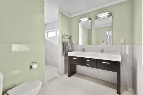 Photo of property in 1 Frank Knight Place, Waiuku, 2123