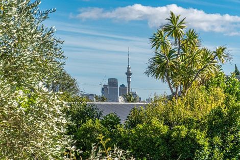 Photo of property in 2/11 Winscombe Street, Belmont, Auckland, 0622