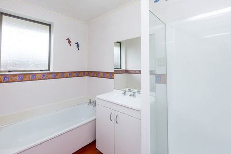 Photo of property in 1/21 Roband Crescent, Brown Owl, Upper Hutt, 5018