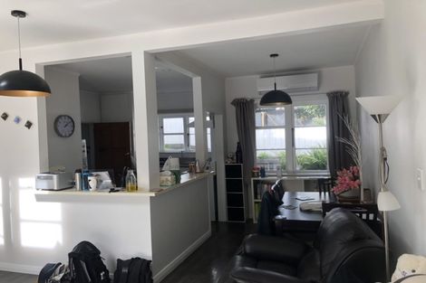 Photo of property in 2/18 Reid Road, New Lynn, Auckland, 0600