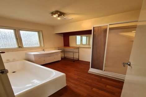 Photo of property in 16 De Val Drive, Titirangi, Auckland, 0604