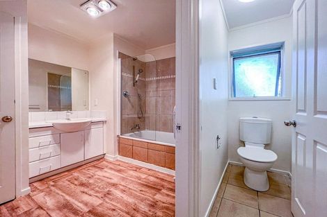 Photo of property in 1/3 Mannering Place, Hillcrest, Auckland, 0627