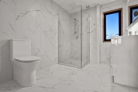 Photo of property in 205 Whangaparaoa Road, Red Beach, 0932