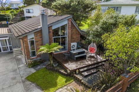 Photo of property in 2/19 Simon Ellice Drive, Bayview, Auckland, 0629