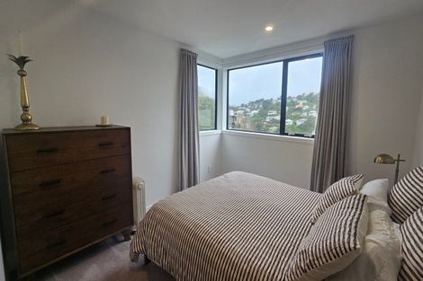 Photo of property in 52 Tiketike Way, Brooklyn, Wellington, 6021