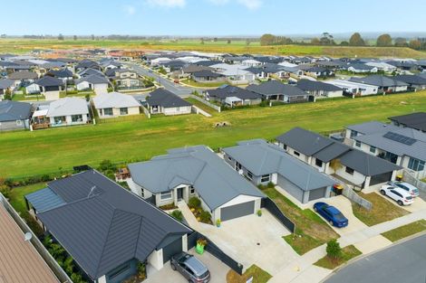 Photo of property in 77 Te Kio Crescent, Papamoa Beach, Papamoa, 3118