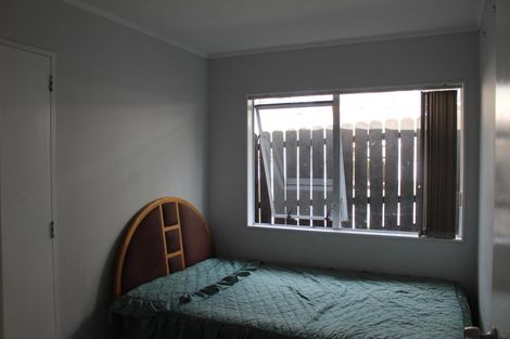 Photo of property in 2 Bill Phillip Place, Clendon Park, Auckland, 2103