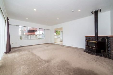 Photo of property in 33 Sunnynook Road, Forrest Hill, Auckland, 0620