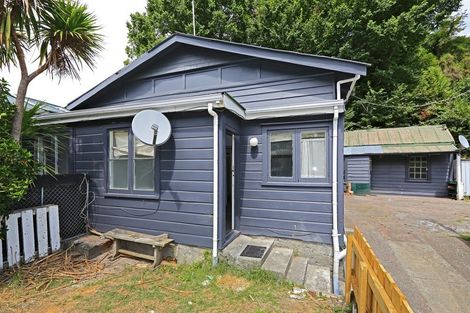 Photo of property in 80 Shakespeare Road, Bluff Hill, Napier, 4110