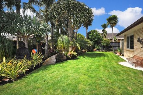 Photo of property in 43 Blackwood Drive, Wattle Downs, Auckland, 2103