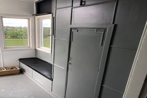 Photo of property in 51 Onewa Road, Northcote, Auckland, 0627