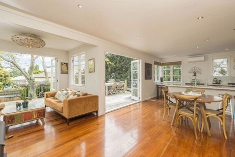 Photo of property in 2 Winscombe Street, Belmont, Auckland, 0622