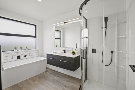 Photo of property in 11 Donnelly Street, Oakura, 4314