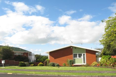 Photo of property in 16 Chatsworth Crescent, Pakuranga Heights, Auckland, 2010