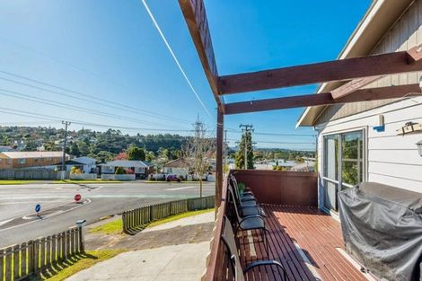 Photo of property in 2 Doone Place, Massey, Auckland, 0614