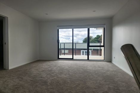 Photo of property in 64c Yeovil Road, Te Atatu Peninsula, Auckland, 0610