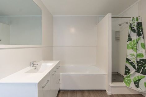 Photo of property in 1/2 Ruakiwi Road, Hamilton Lake, Hamilton, 3204