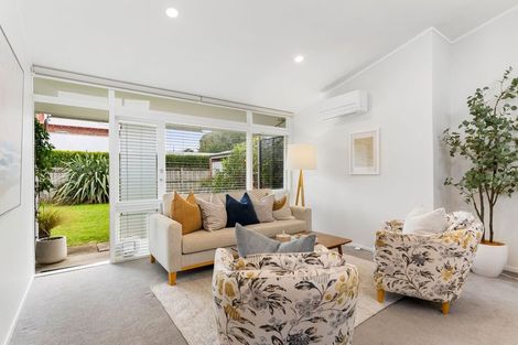 Photo of property in 3/6 North Avenue, Narrow Neck, Auckland, 0624