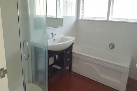 Photo of property in 48 Lynmore Drive, Hillpark, Auckland, 2102