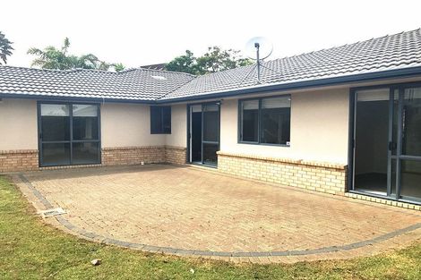 Photo of property in 1 Canonbie Place, East Tamaki Heights, Auckland, 2016