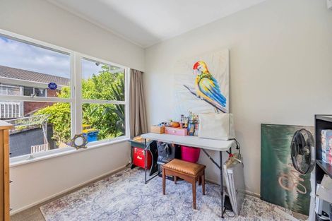 Photo of property in 1/5 Keldale Place, Forrest Hill, Auckland, 0620