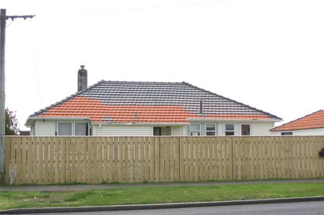 Photo of property in 48 Omata Road, Marfell, New Plymouth, 4310