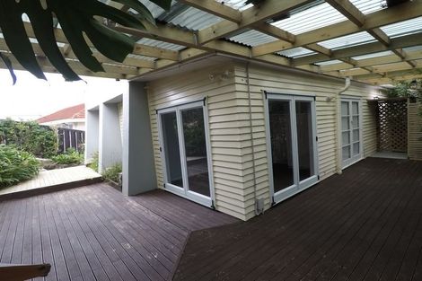 Photo of property in 32 Peter Terrace, Castor Bay, Auckland, 0620