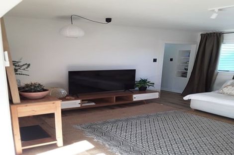Photo of property in 1/22 Neptune Avenue, Beach Haven, Auckland, 0626