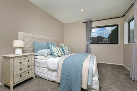 Photo of property in 144 East Coast Road, Forrest Hill, Auckland, 0620