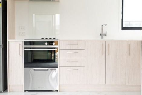 Photo of property in 52a Vodanovich Road, Te Atatu South, Auckland, 0610