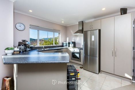 Photo of property in 10 Mcewen Crescent, Riverstone Terraces, Upper Hutt, 5018