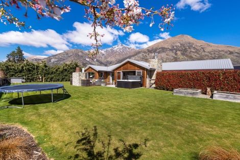 Photo of property in 14 Cone Peak Close, Lake Hayes, Queenstown, 9304