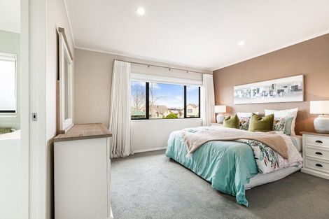 Photo of property in 4a Tuscany Way, Te Atatu Peninsula, Auckland, 0610