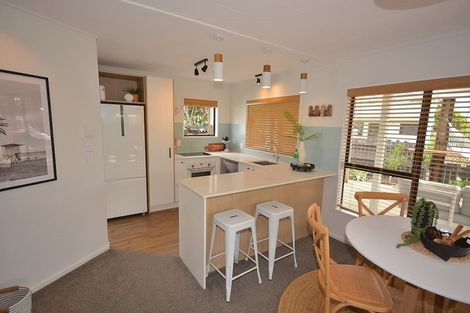 Photo of property in 2 Island View Terrace, Waikanae Beach, Waikanae, 5036