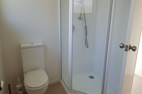 Photo of property in 31 Gladstone Road, Northcote, Auckland, 0627