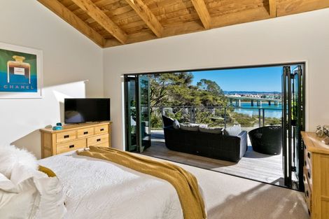 Photo of property in 14 Remu Place, Greenhithe, Auckland, 0632