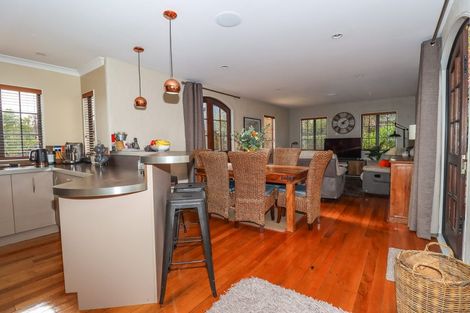 Photo of property in 16 La Lena Grove, Fitzherbert, Palmerston North, 4410