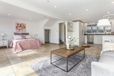 Photo of property in 2/4202a Great North Road, Glendene, Auckland, 0602