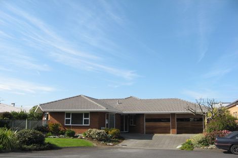 Photo of property in 16 Kawaroa Close, New Plymouth, 4310