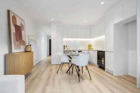 Photo of property in 43 Oteha Valley Road, Northcross, Auckland, 0632