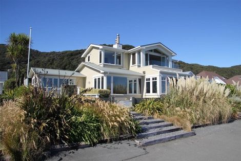 Photo of property in 7 Maire Street, Eastbourne, Lower Hutt, 5013