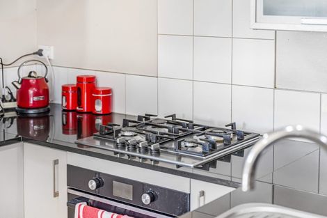 Photo of property in 2 Anna Lane, Glen Eden, Auckland, 0602