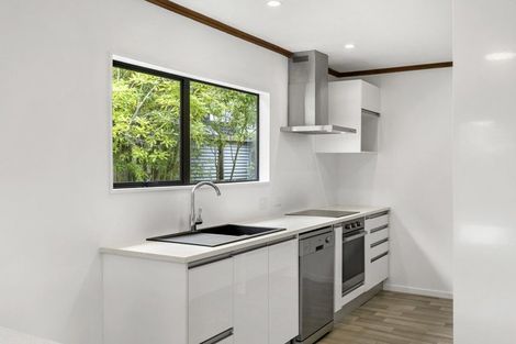 Photo of property in 1 Francis Curtis Avenue, Blockhouse Bay, Auckland, 0600